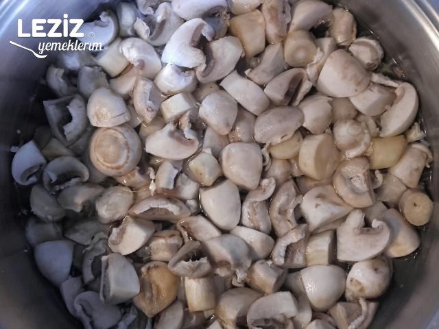 Terbiyeli Mantar Çorbası Yapılışı