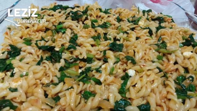 Fırında Ispanaklı Peynirli Makarna