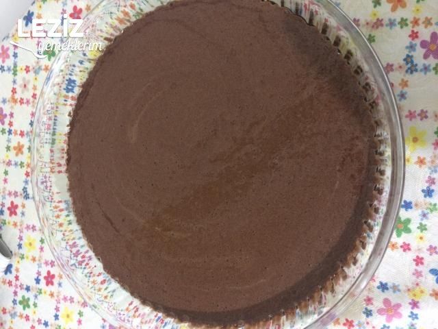 Kakaolu Çilekli Pasta