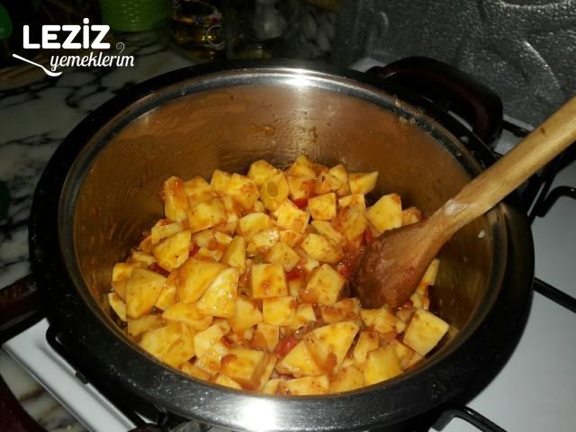 Etli Patates Yemeği Nasıl Yapılır