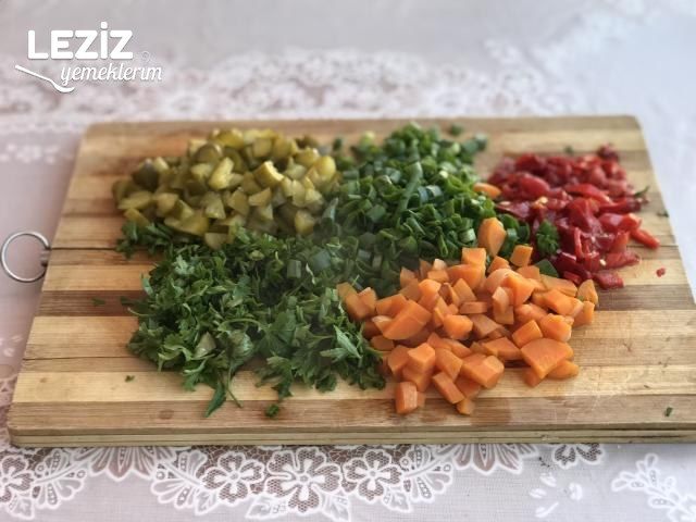 Yoğurtlu Arpa Şehriyeli Mercimek Salatası