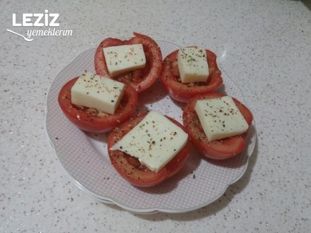 Mikrodalgada Baharatlı Kaşarlı Domatesler