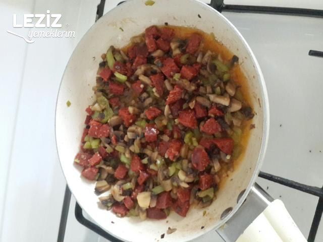 Kahvaltılık Sucuklu Mantar Sote