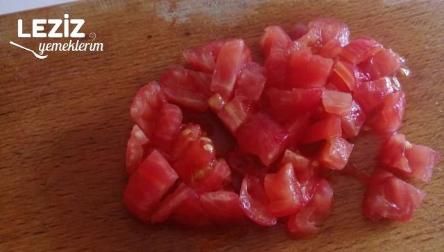 Yoğurtlu Kırmızı Biber Salatası Tarifi