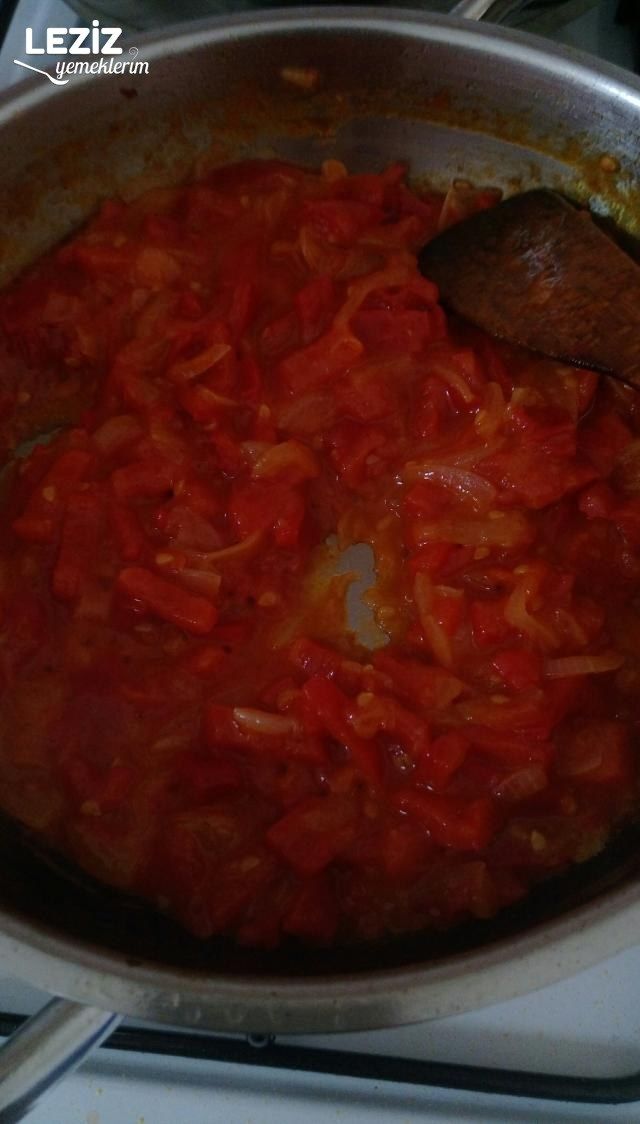 Yoğurtlu Kırmızı Biber Salatası Tarifi