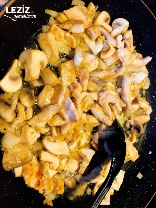 Tavuk Ve Mantar Soslu Makarna