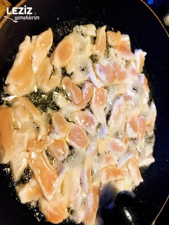 Tavuk Ve Mantar Soslu Makarna