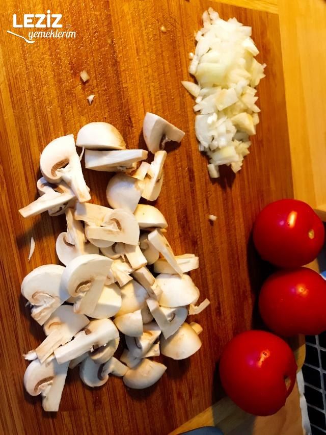 Tavuk Ve Mantar Soslu Makarna
