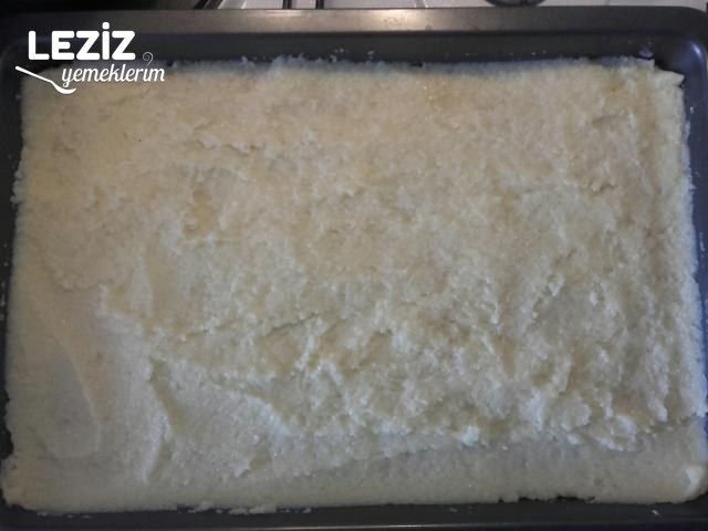 Bisküvili Sütlü İrmik Tatlısı Tarifi