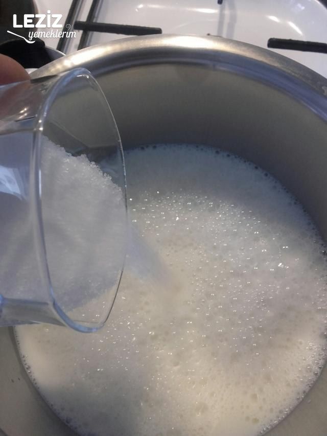 Bisküvili Sütlü İrmik Tatlısı Tarifi