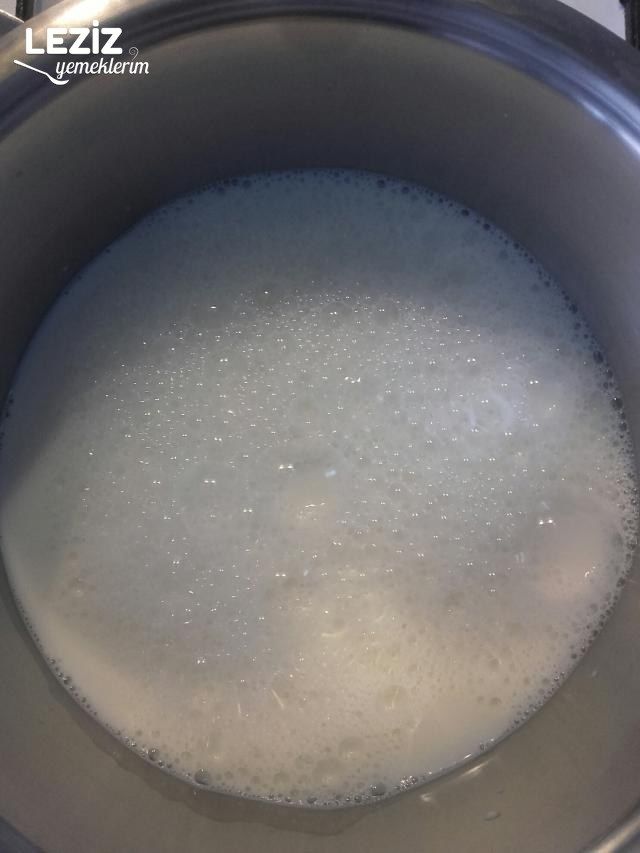 Bisküvili Sütlü İrmik Tatlısı Tarifi