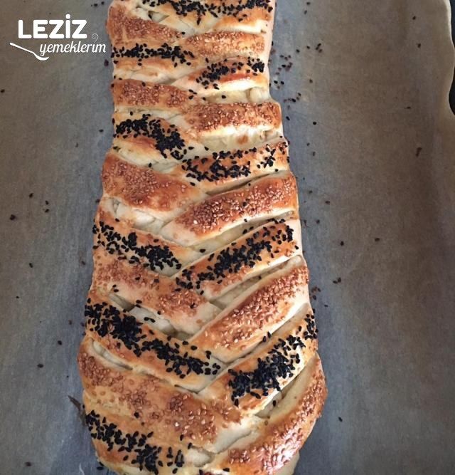 Saç Örgülü Pastırmalı Çörek
