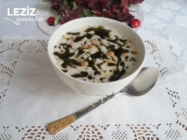 Mis Gibi Erişteli Nohutlu Yoğurt Çorbası