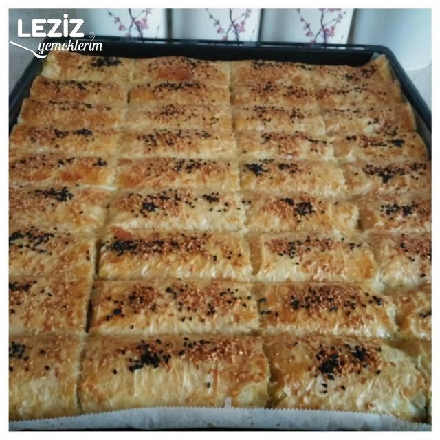 Baklava Yufkasıyla Çıtır Çıtır Ispanaklı Börek