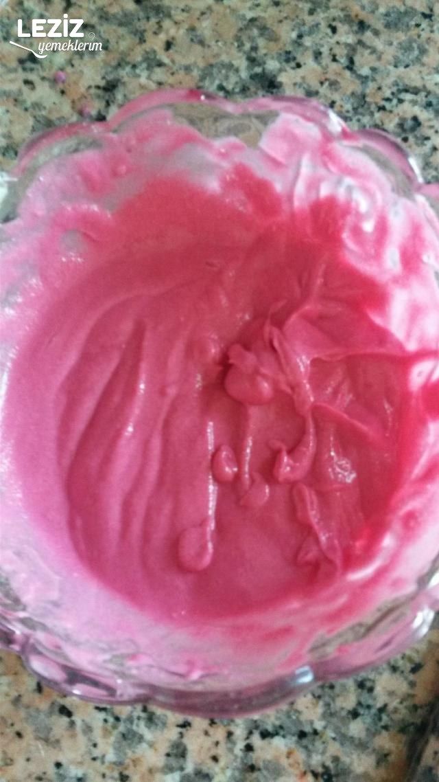 Vişneli Kakaolu İrmik Tatlısı