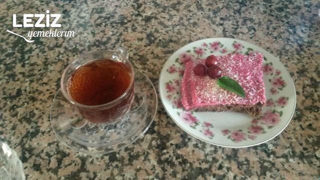 Vişneli Kakaolu İrmik Tatlısı