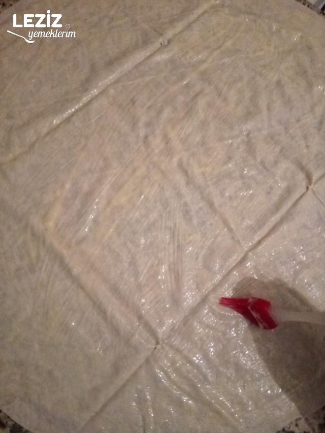 Hazır Yufkadan Nefis Kol Böreği