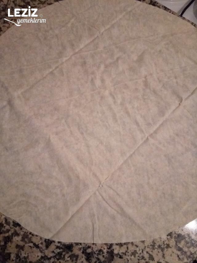 Hazır Yufkadan Nefis Kol Böreği