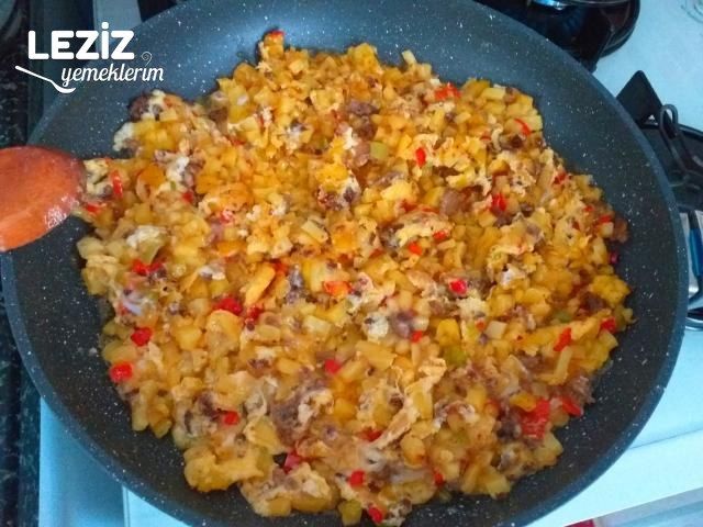Kıymalı Biberli Patatesli Yumurta