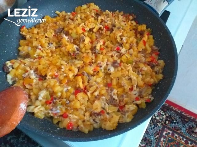 Kıymalı Biberli Patatesli Yumurta