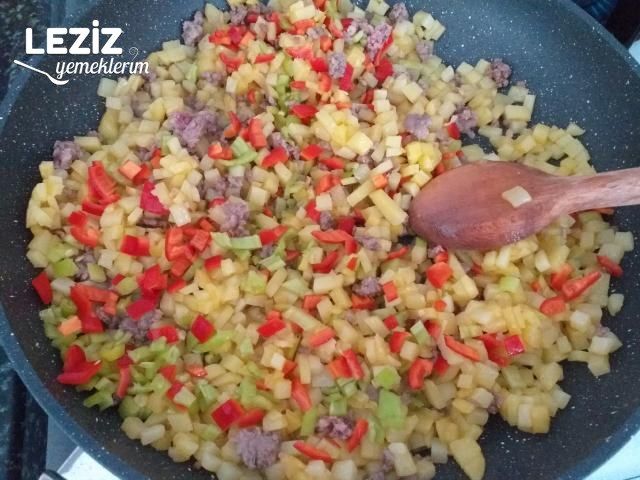 Kıymalı Biberli Patatesli Yumurta