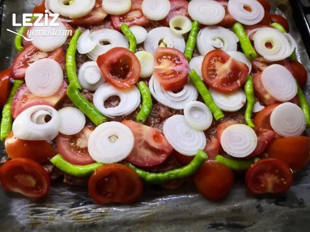 Patatesli Tepsi Kebabı Nasıl Yapılır?