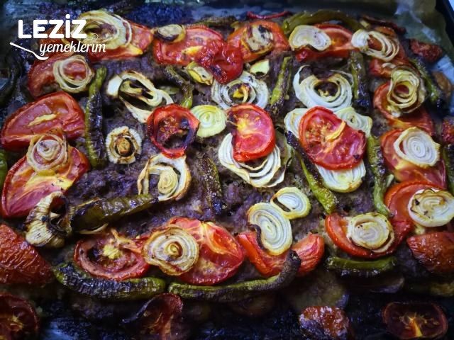 Patatesli Tepsi Kebabı Nasıl Yapılır?