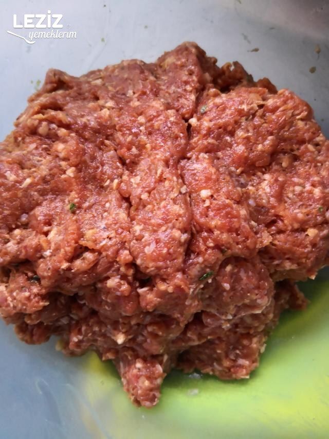 Patatesli Tepsi Kebabı Nasıl Yapılır?