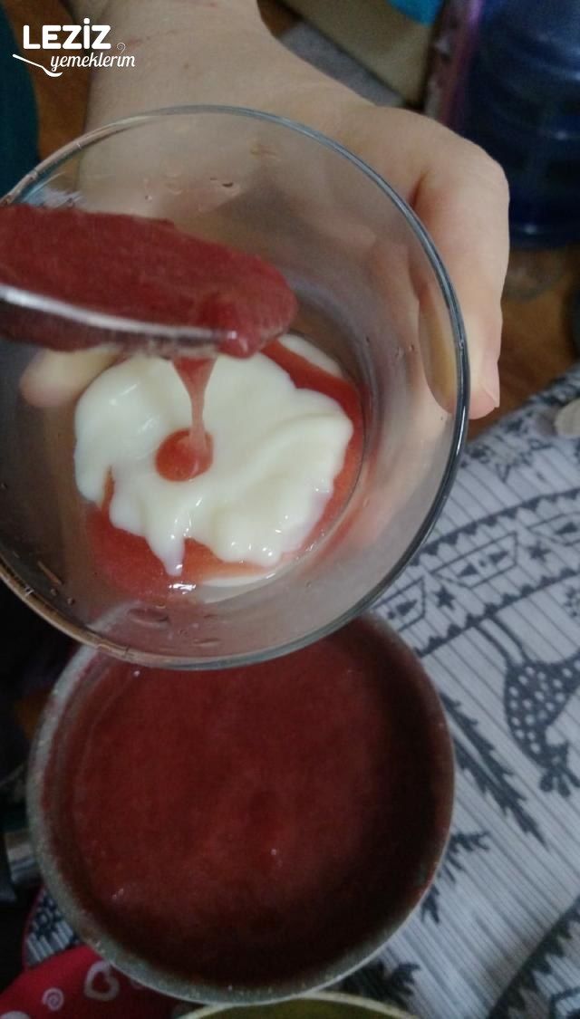 Vişneli Kayısılı Renkli Puding