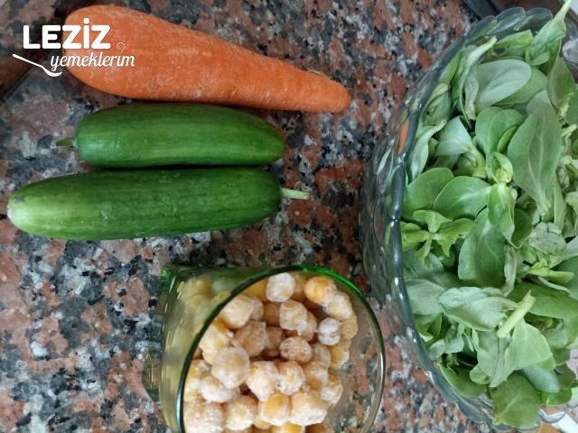 Çıtır Nohutlu Semizotu Salatası Tarifi