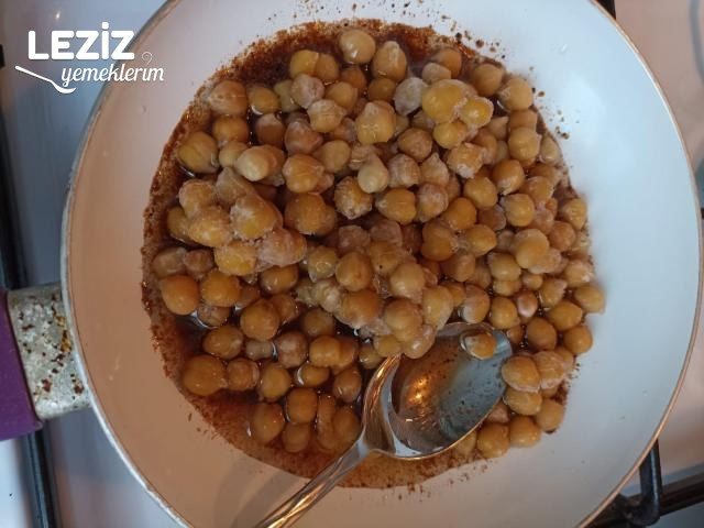 Çıtır Nohutlu Semizotu Salatası Tarifi