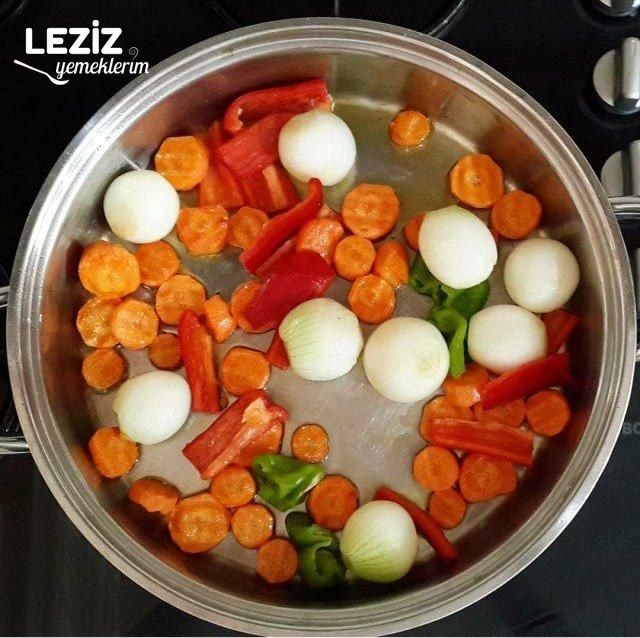 Arpacık Soğanlı Enginar Yemeği