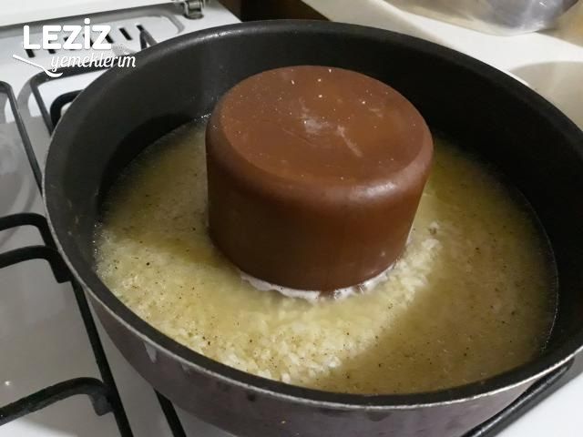 Pilav Eşliğinde Tas Kebabı