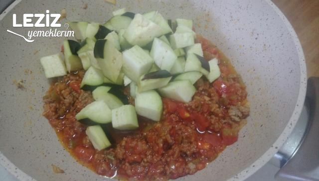 Kıymalı Patlıcan Yemeği Tarifi