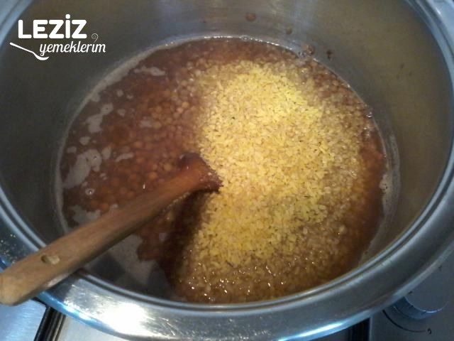 Bulgurlu Mercimek Pilavı (Değişik Lezzet Arayanlara)
