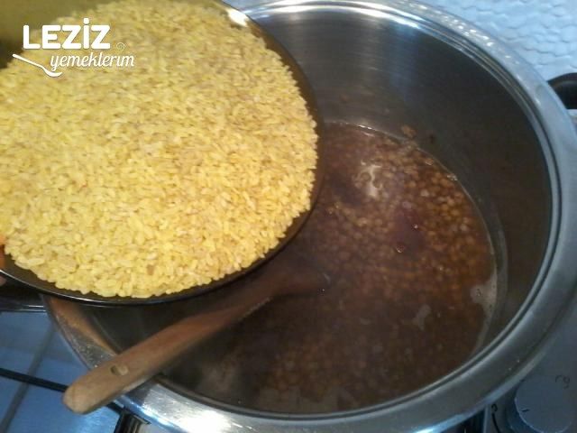 Bulgurlu Mercimek Pilavı (Değişik Lezzet Arayanlara)