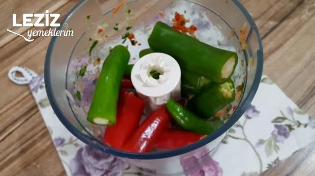 Pratik Kırmızı Biberli Acı Sos