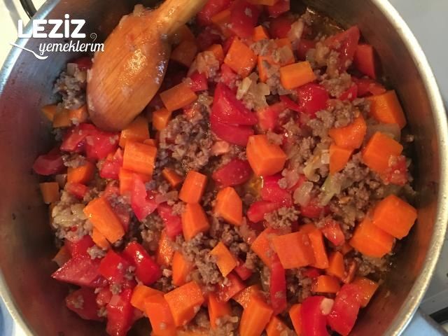 Kıymalı Kereviz Yemeği Tarifi