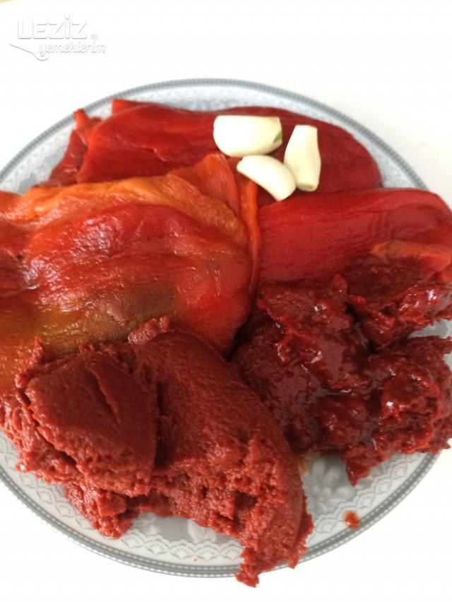 Nar Ekşili Közlenmiş Kırmızı Kapya Biberi Ezmesi