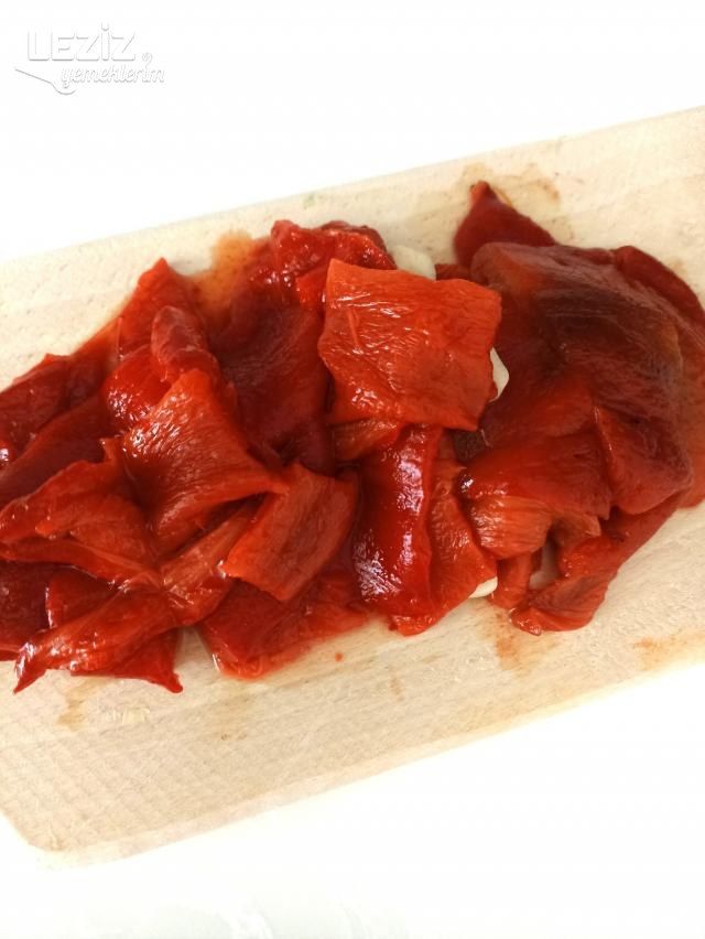 Nar Ekşili Közlenmiş Kırmızı Kapya Biberi Ezmesi