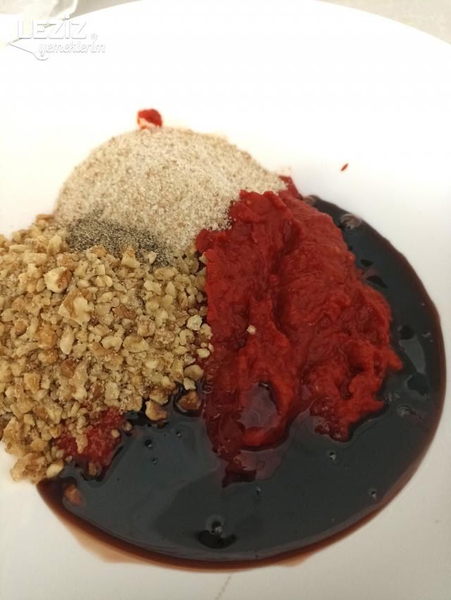 Nar Ekşili Közlenmiş Kırmızı Kapya Biberi Ezmesi