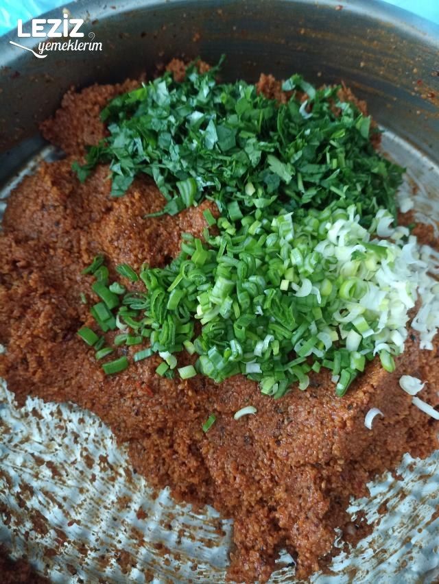 Mutfak Robotunda Kolay Çiğ Köfte Nasıl Yapılır