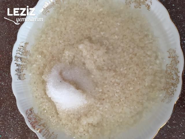 Arpa Şehriyeli Pirinç Pilavı Nasıl Yapıılır?