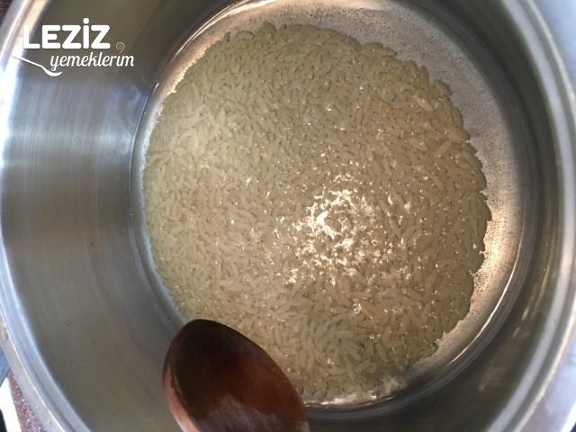 Arpa Şehriyeli Pirinç Pilavı Nasıl Yapıılır?