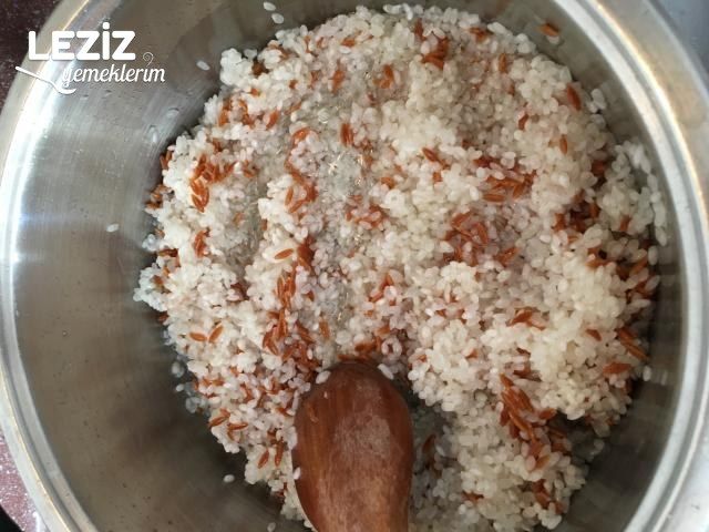 Arpa Şehriyeli Pirinç Pilavı Nasıl Yapıılır?
