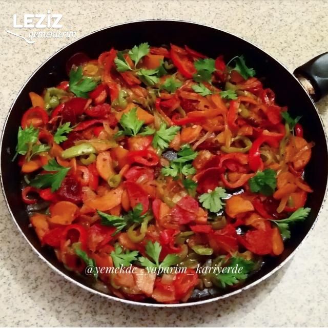 Tavada Sebzeli Sucuk