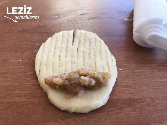 Şekli Şahane Elmalı Kurabiye Tarifi