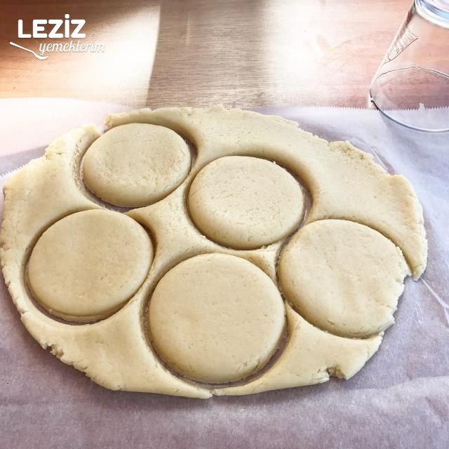 Şekli Şahane Elmalı Kurabiye Tarifi