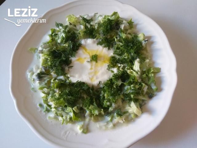 Yoğurtlu Marul Salatası