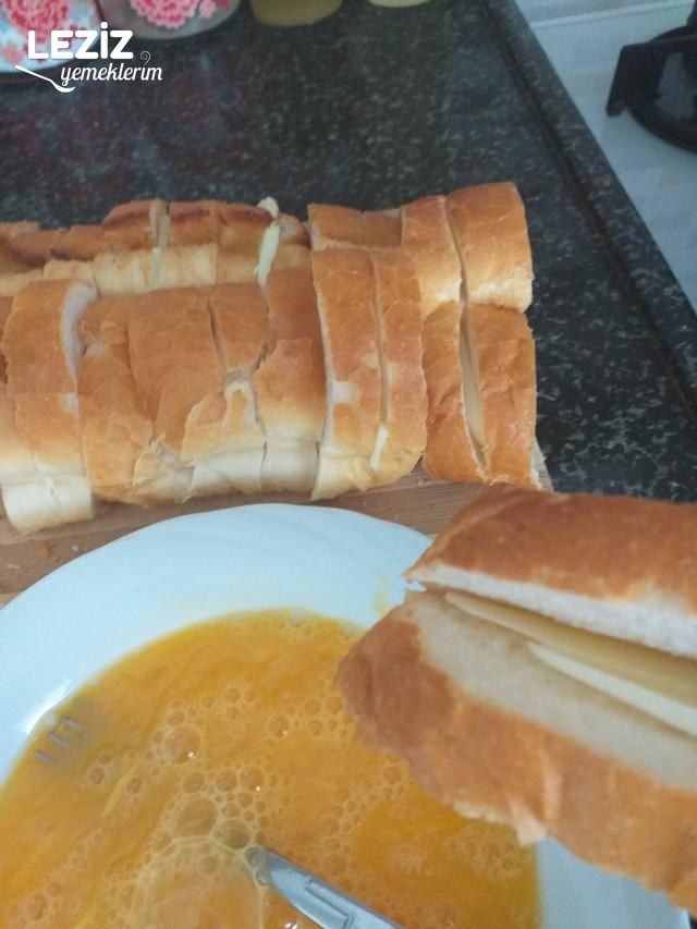 Kaşar Dolgulu Yumurtalı Ekmek